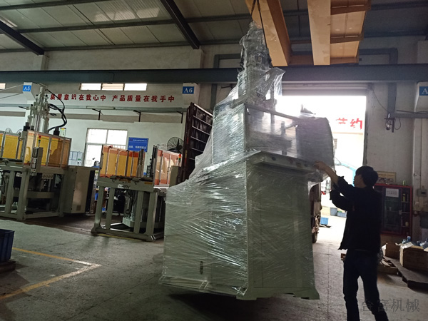 臺富注塑機(jī)廠家